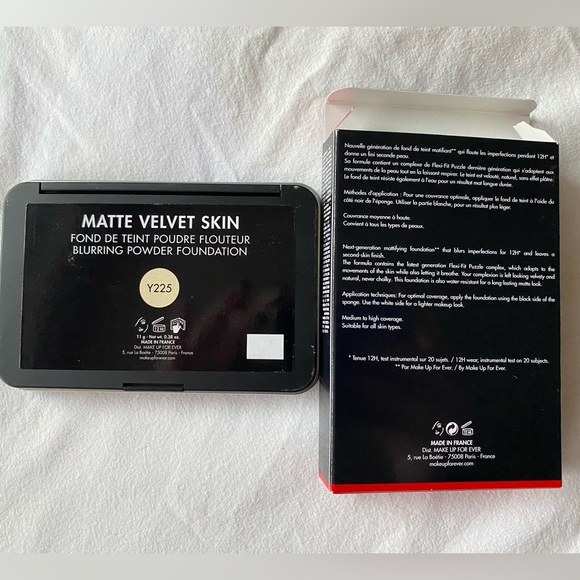 Matte Velvet Skin Powder Foundation shade Y225 - Picture 3 of 5